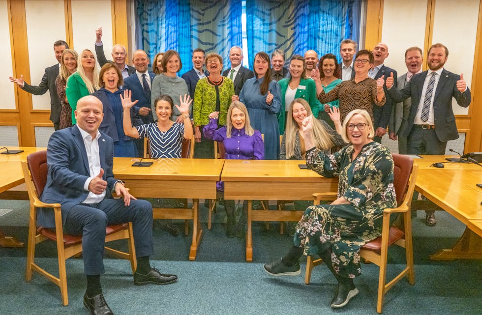 Den nye stortingsgruppa til Senterpartiet med 28 representantar var måndag samla i Stortinget. Foto: Ole Berg-Rusten / NTB / NPK