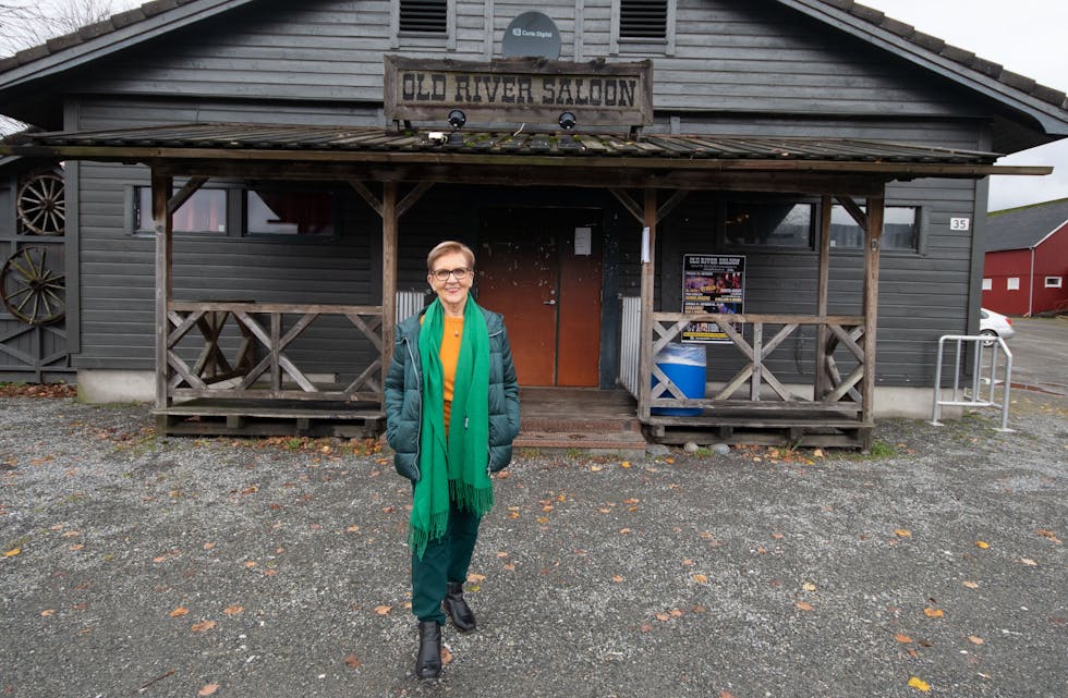 Aslaug Mala ser fram til å sjå kul på veggane på Saloonen i Etne igjen.
FOTO: TORSTEIN TYSVÆR NYMOEN