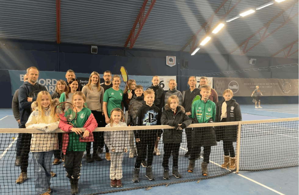 Tennisgruppa til Etne IL var mannsterke i Stavanger i helga.