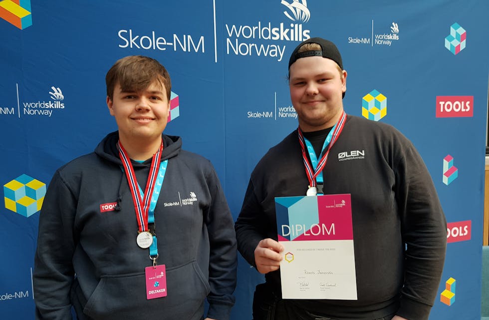 Unge ølensbuar markerer seg. Tobias Tverå (t.v.) og Ricards Jancevskis på plass i Kristiansand under Skole-NM. 
Foto: Privat