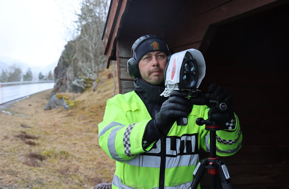 Nedslåande resultat. Kjetil Nesbu i UP kontrollerer farten til påsketuristar. 
Foto: Svein-Erik Larsen