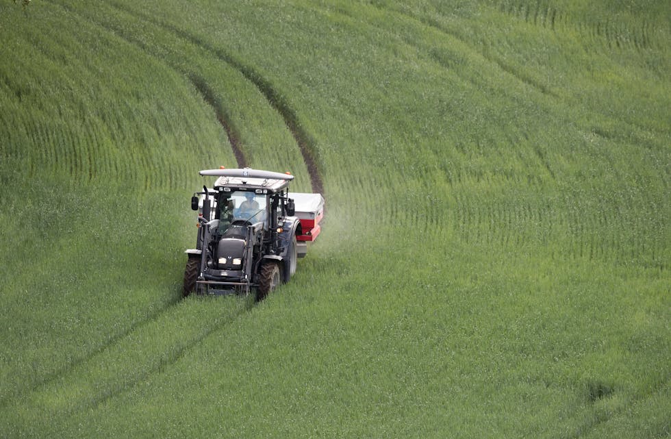 Mange bønder har fått ny traktor i mars. Foto: Terje Bendiksby / NTB / NPK