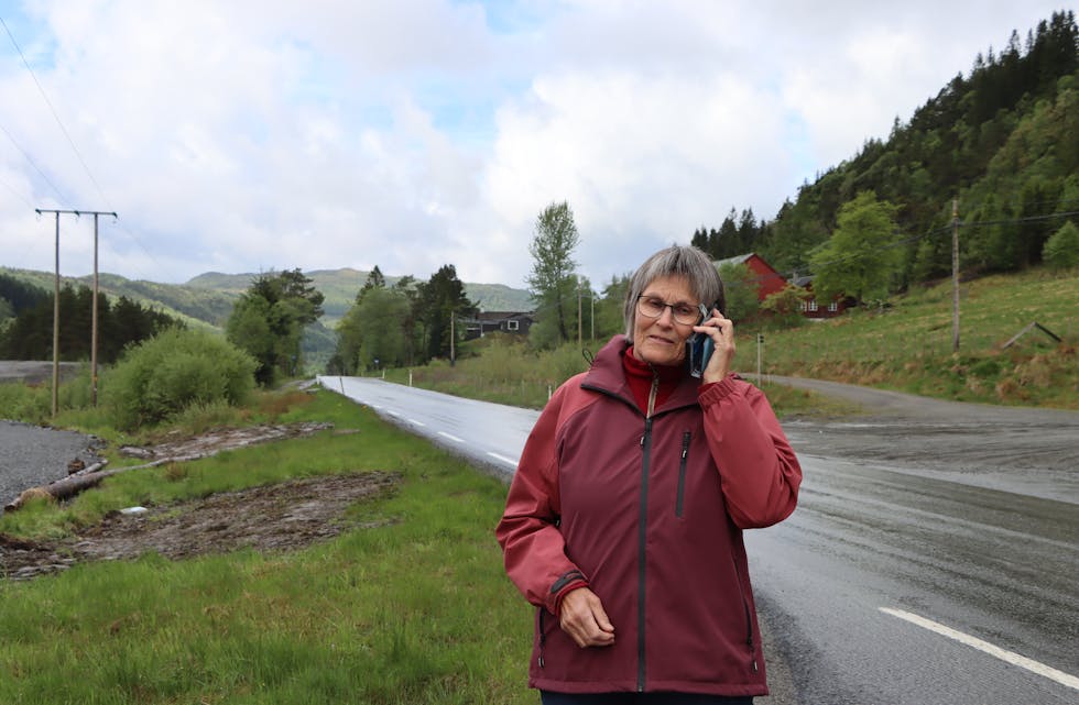 Dårleg kontakt på Fikse: Guri Ravatn (SV) meiner det er på høg tid at det blir mobildekning langs E134. 
Foto: Irene Mæland Haraldsen