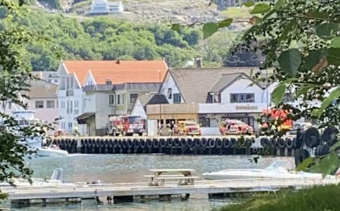 Brannvesenet rykka ut til Skånevik laurdag formiddag. Foto: Privat