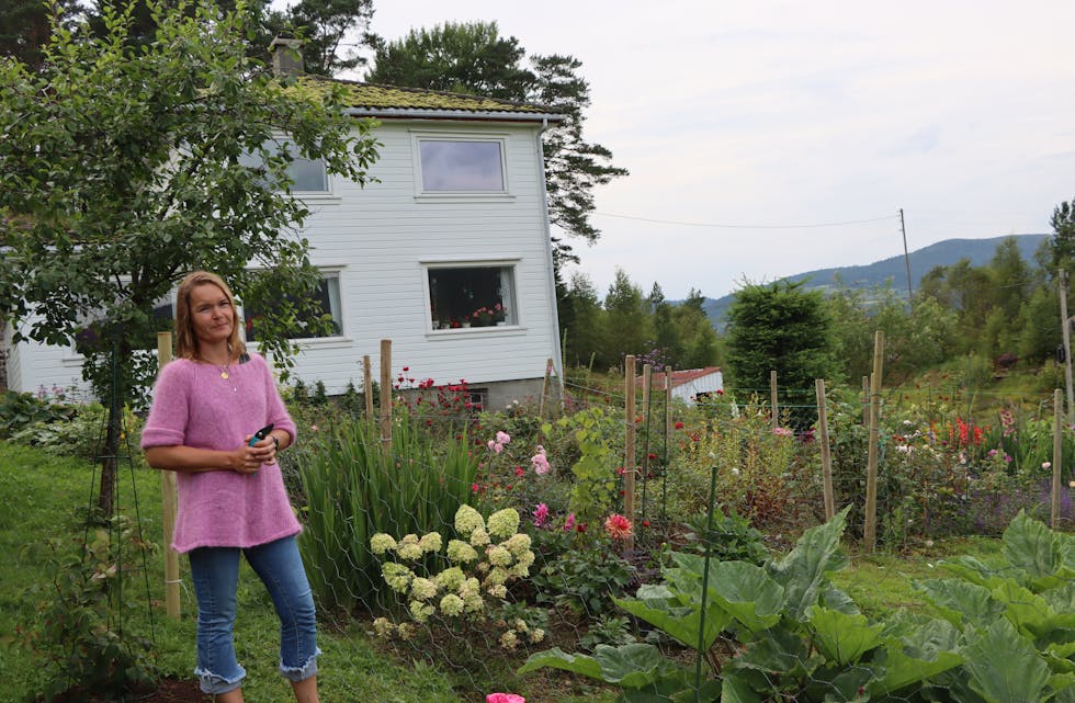 I løpet av fem år har Marianne Rabben dyrka fram over eitt mål med hage på eigedomen til besteforeldra i Skjold.
Foto: Irene Mæland Haraldsen