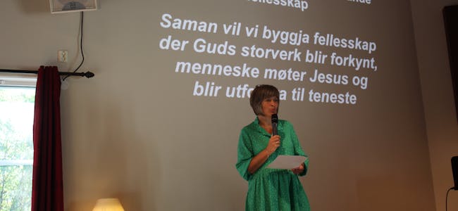 Siv Heidi Eidsvik leia jubilumumsfesten for Kyrkjetunet i Ølen. 
Foto: Årivat