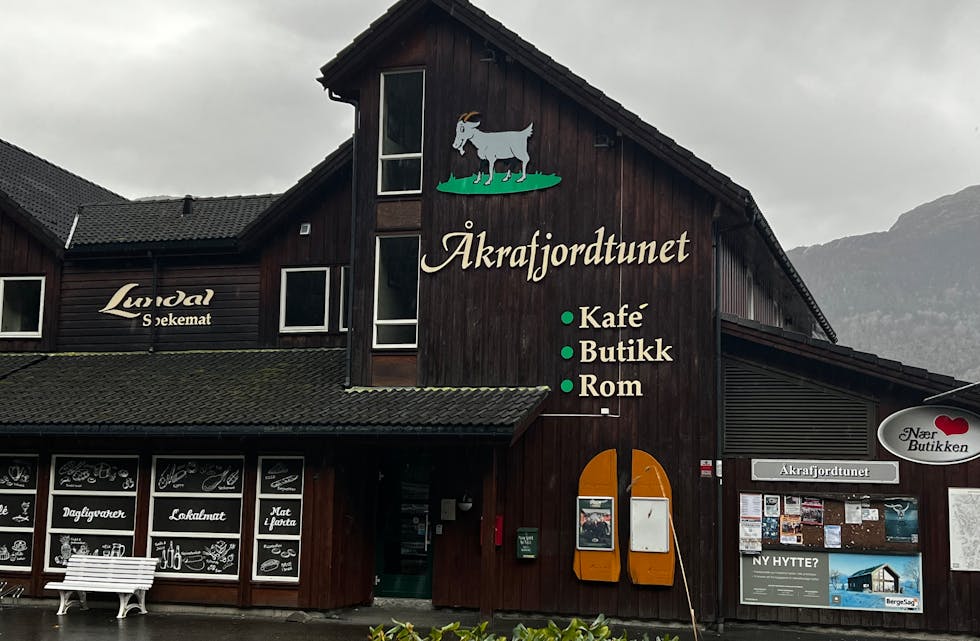 Turistar som ønskjer å overnatta i Åkrafjorden bestiller tidleg. Arkivfoto