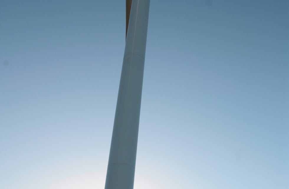 Det kan bli ny strid om vindkraft på land i Vindafjord etter at to søknader i Skjold er komne er komne på bordet. Her frå kommunestyret sitt besøk i vindkraftparken i Fitjar i oktober 2013. Arkivfoto: Jon Edvardsen