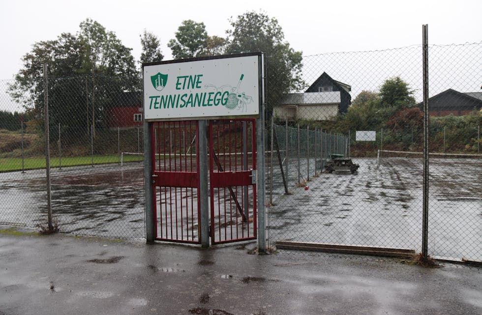 Den største støtta i årets utdeling frå Elagsfondet går til restaurering og nytt dekke til tennisbanane.