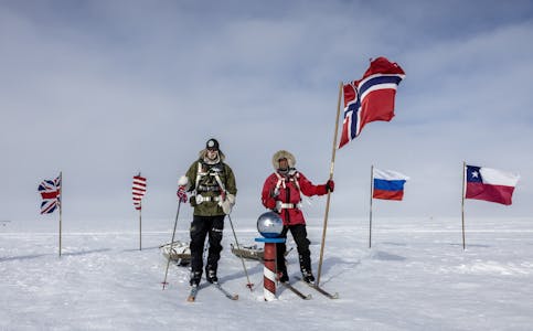 Arne Kristian Glück-Teigland (t.v.) og Kjartan Bergsvåg på Sørpolen.
Foto: Privat
