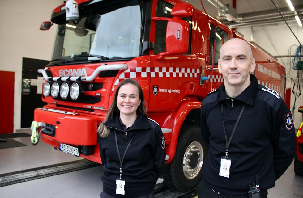 Astrid Vestbø (beredskap- og førebygging) og Finn Ulvund (brannsjef) er begge nye i stillingane sine, med base på brannstasjonen i Etne. 
Foto: Grethe Hopland Ravn