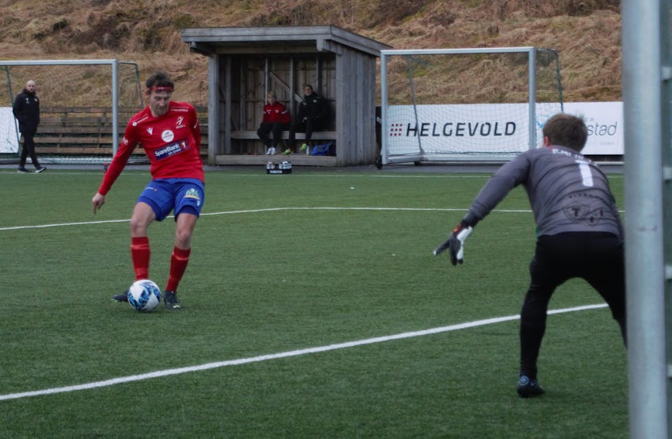 Andreas Madsen  set inn 1-0 etter 9 minutt for Ølen IL i kampen mot Torvastad 2. FOTO: MAGNE SKÅLNES