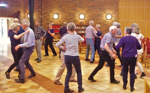 Danserar frå Stord vil bidra med folkedans under messa i Etne kyrkje.
Foto: Privat