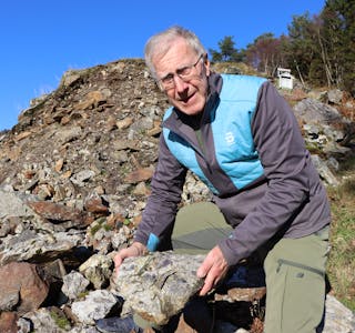 Jon Olav Velde har merka stien opp til gruva og tek gjerne folk med på tur for å visa det malmrike fjellet.