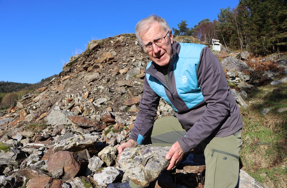 Jon Olav Velde har merka stien opp til gruva og tek gjerne folk med på tur for å visa det malmrike fjellet.