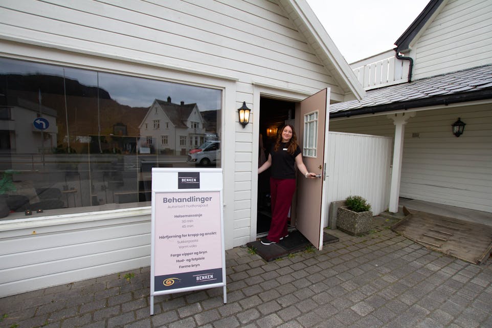 I dei gamle lokala til Litledalen Lys har Caroline Markhus Svan etablert helseklinikken Benken. 