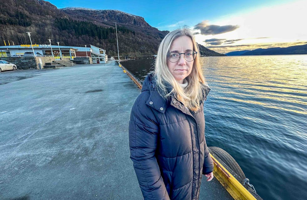 Monica Nesheim (Sp) og resten av kommunestyret i Vindafjord håpar fylkestinget vil sjå vekk frå fylkesdirektøren sitt forslag om å kutte hurtgbåtanløpa i Sandeid (bildet) og Vikedal.
FOTO: TORSTEIN TYSVÆR NYMOEN