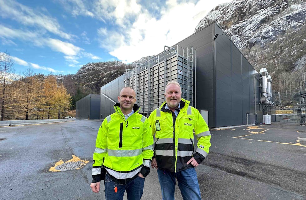 Driftsleiar Asle Lægreid og prosjektleiar Reidar Våge gler seg over at byggetrinn to i Fjæra no er set i drift. 
FOTO: TORSTEIN TYSVÆR NYMOEN