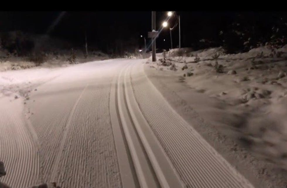Frå då Rune Vestbø var ute og køyrde skispor måndag morgon. Skjermdump: Skiløypestatus Fjellstøl, Olalia og Opheim Facebook