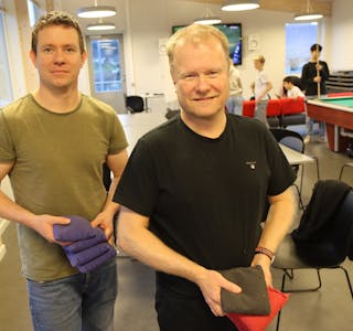 Bjørn Alvseike (f.v.) og Johnny Vik står i spissen for Ølen IL sitt ope klubbhus-konsept. Foto: Svein-Erik Larsen