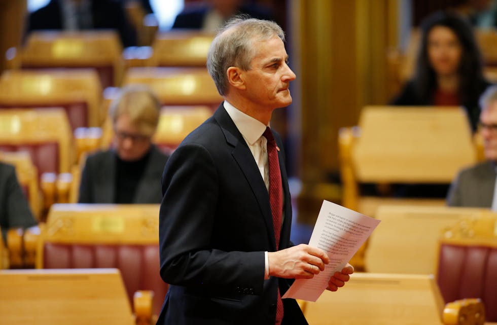 Statsminister Jonas Gahr Støre (Ap) omtalar resultatet frå TV 2s ferske partibarometer som hyggjelege tal. Foto: Cornelius Poppe / NTB / NPK