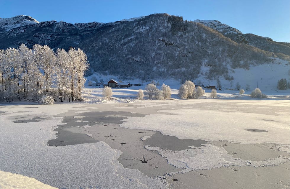 Nydeleg vinterlandskap langs stordalsvatnet! 
Foto: Marita Sævareid