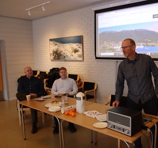 Kjell Spanne (f.v.), Edvin Aarak og Jon Magne Svendsbøe har oppretta organisasjonen Bevar Ålfjordens perle.