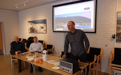 Kjell Spanne (f.v.), Edvin Aarak og Jon Magne Svendsbøe har oppretta organisasjonen Bevar Ålfjordens perle.