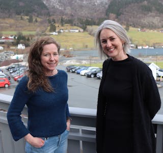 Elin Sørheim (f.v.) og Astrid Eidhammer Hjelmeland. Foto: Svein-Erik Larsen