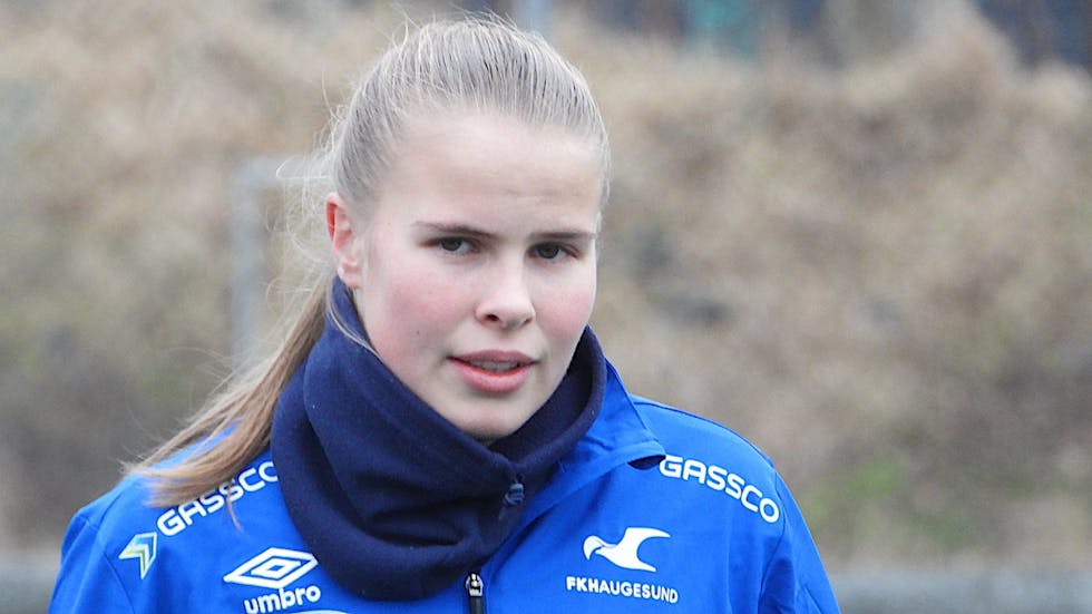 Kristine Hustveit Nybru har blitt FKH-spelar med samarbeidsavtalen mellom FK Haugesund og Avaldsnes. På laurdag skåra ho sitt første mål i blått og kvitt. Foto: FKH