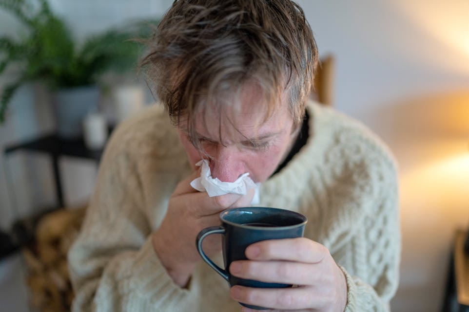 Det er framleis influensa i lufta. Hald deg heime viss du kjenner deg sjuk, er rådd frå FHI. Illustrasjonsfoto: Gorm Kallestad / NTB / NPK
