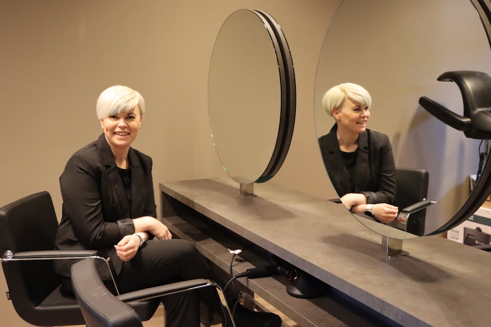 Kristine O. Skogen opna nyleg sin eigen frisørsalong i Isvik.