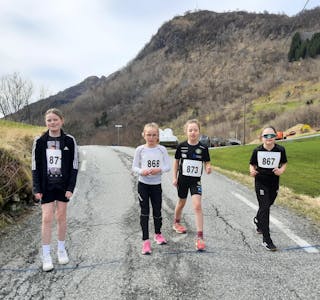 Klare for 450 m i barneløpet:  Julie Markhus Krokå, Lilly H. Fjelldalselv, Liv Frøyland og Thea Langelid.