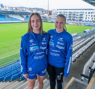 Solfrid Hetleflåt Bråthen (t.v.) og Kristine Hustveit Nybru er glade for at FKH Damer no seplar fast på Haugesund Sparebank Arena.
FOTO: TORSTEIN TYSVÆR NYMOEN