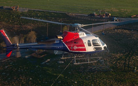 Skanninga skjer ved hjelp av helikopter.
FOTO: HENRIK BERGMAN/HELITRANS