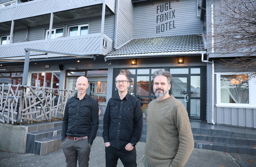 Asbjørn Moe, styreleiar og medeigar (t.v.), Audun Stene, dagleg leiar og medeigar og Jan Terje Rafdal medeigar. Alle tre har vore med på Fugl Fønix frå starten saman med fleire. FOTO: RENATE SÆVAREID