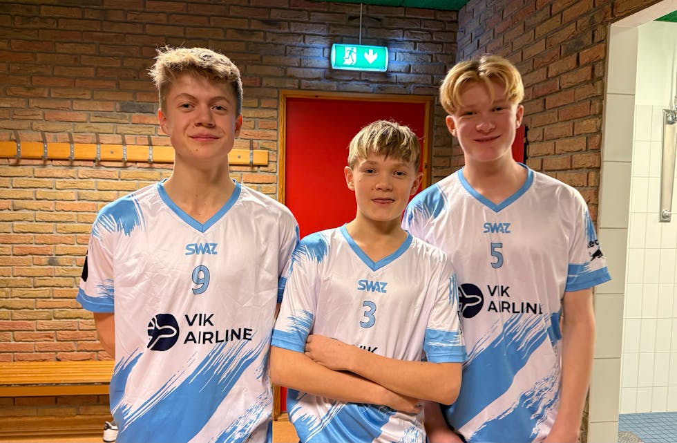 F.v: Martin Heggebø, Noah Gundersen og Jørgen Blikra Johansen har for anledninga designa egne drakter. Foto: Jonas Sandsgård.