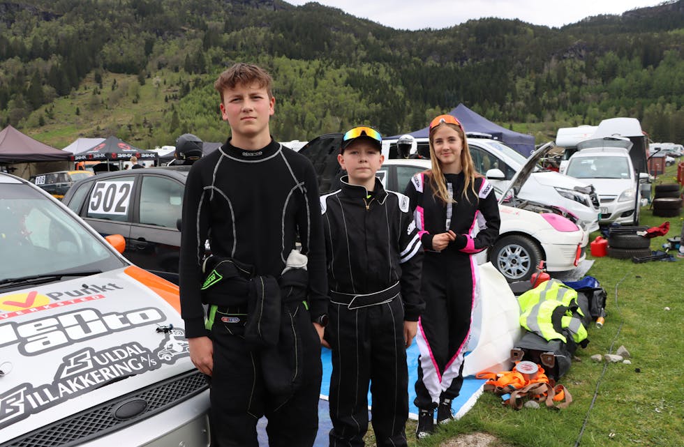 Sigve Leifsen (14), Aksel Leifsen (11) og Hannah Flatebø (13) stilte til start i klassen Bilcross NestGen.
Foto: Irene Mæland Haraldsen