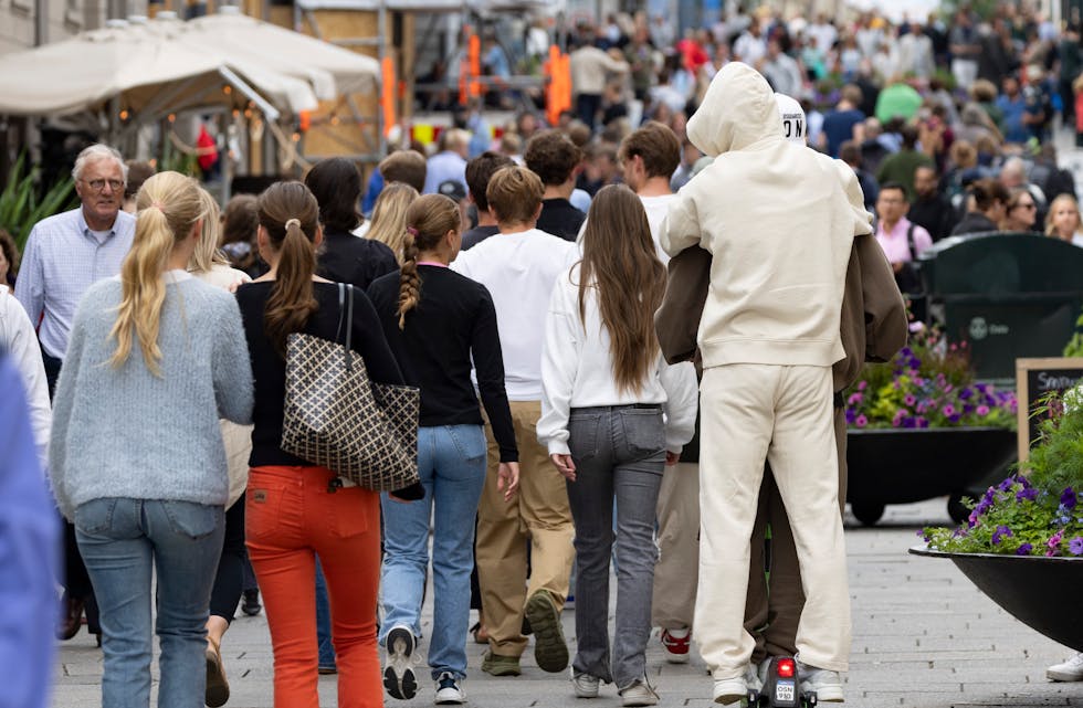 Mange unge drøymer om å tene mykje pengar. Økonomisk fridom, eigarskap og eit liv med rom for både tryggleik og draumar står høgt i kurs. Foto: Geir Olsen / NTB / NPK