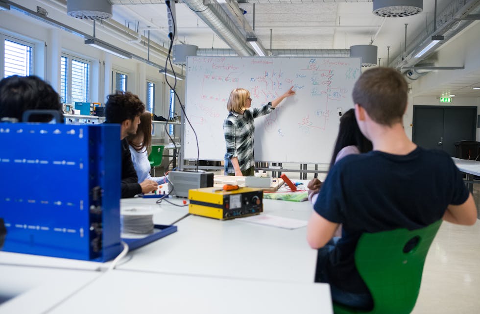 Måndag starta forhandlingane om arbeidstidsavtalen for lærarar. Utdanningsforbundet vil at kontaktlærarar og nyutdanna skal undervise mindre. Foto: Thomas Brun / NTB / NPK