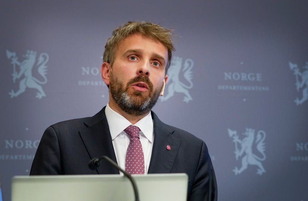 Helse- og omsorgsminister Jan Christian Vestre (Ap) meiner det er viktig med nasjonale retningslinjer fordi folk skal vere trygge på at dei får god helsehjelp når dei treng det. Foto: Terje Bendiksby / NTB / NPK